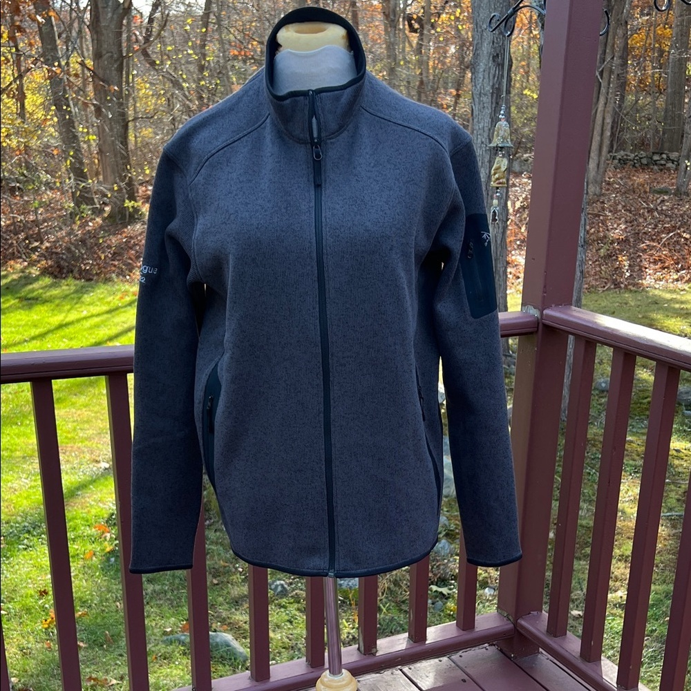 Arc’teryx Women's XL Gray covert fleece cardigan.